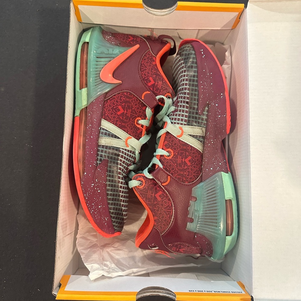 Big boys LeBron witness VII SE shoes
